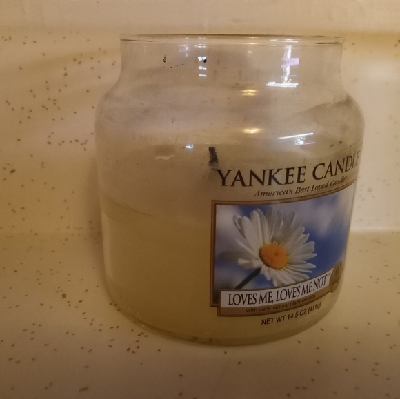 Yankee Candle Loves Me Not - Used